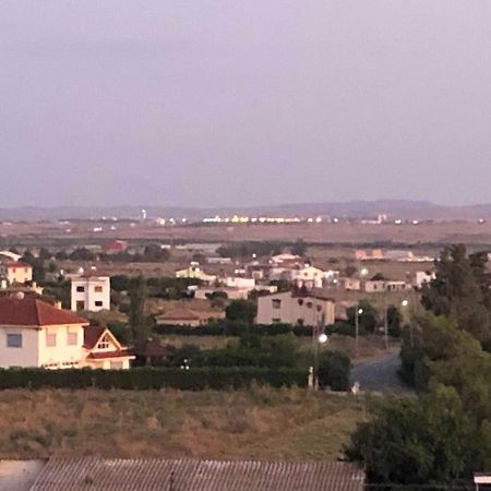 Deniz Airport Suites Nikosia Bagian luar foto