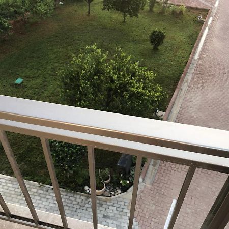 Deniz Airport Suites Nikosia Bagian luar foto