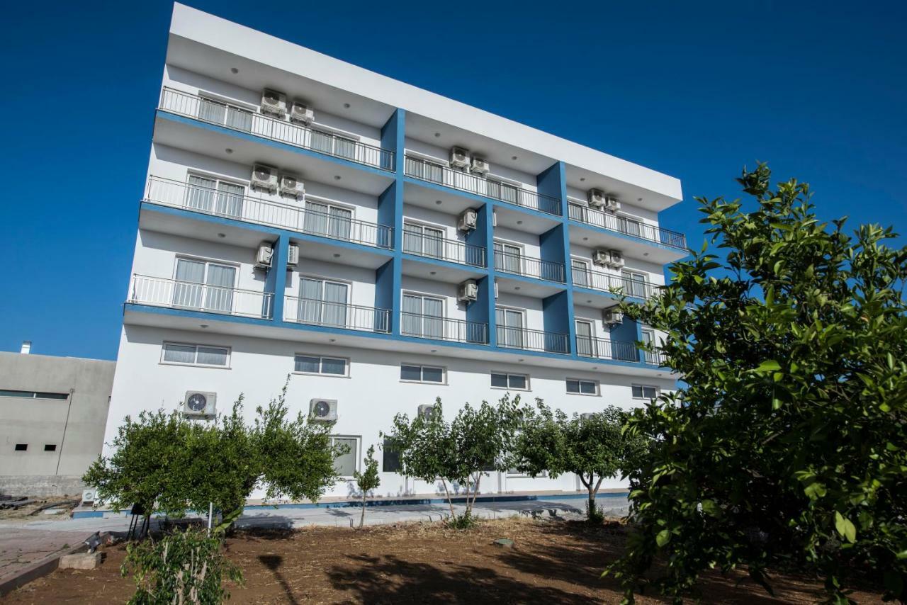 Deniz Airport Suites Nikosia Bagian luar foto