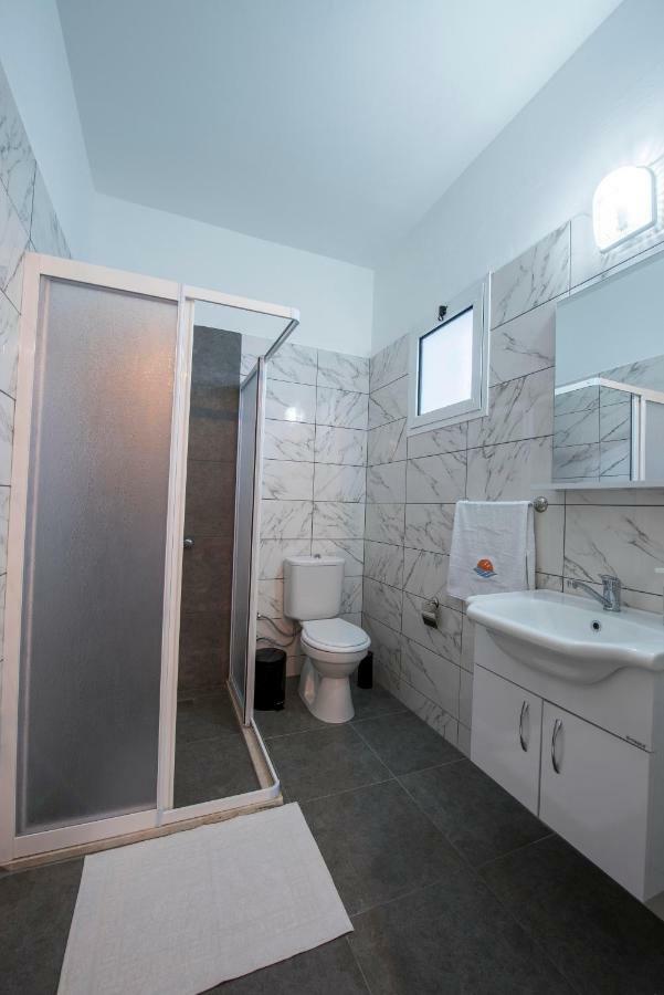 Deniz Airport Suites Nikosia Bagian luar foto