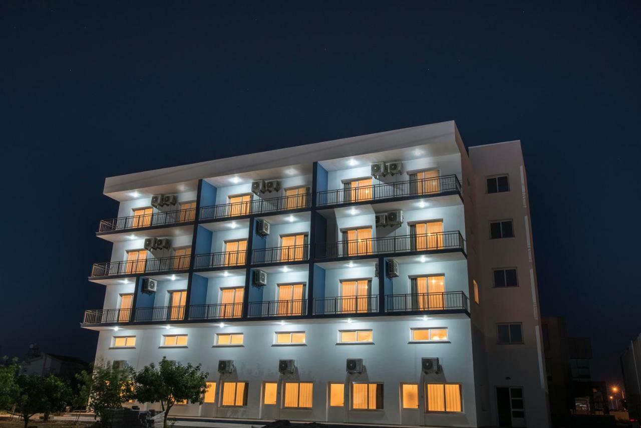 Deniz Airport Suites Nikosia Bagian luar foto