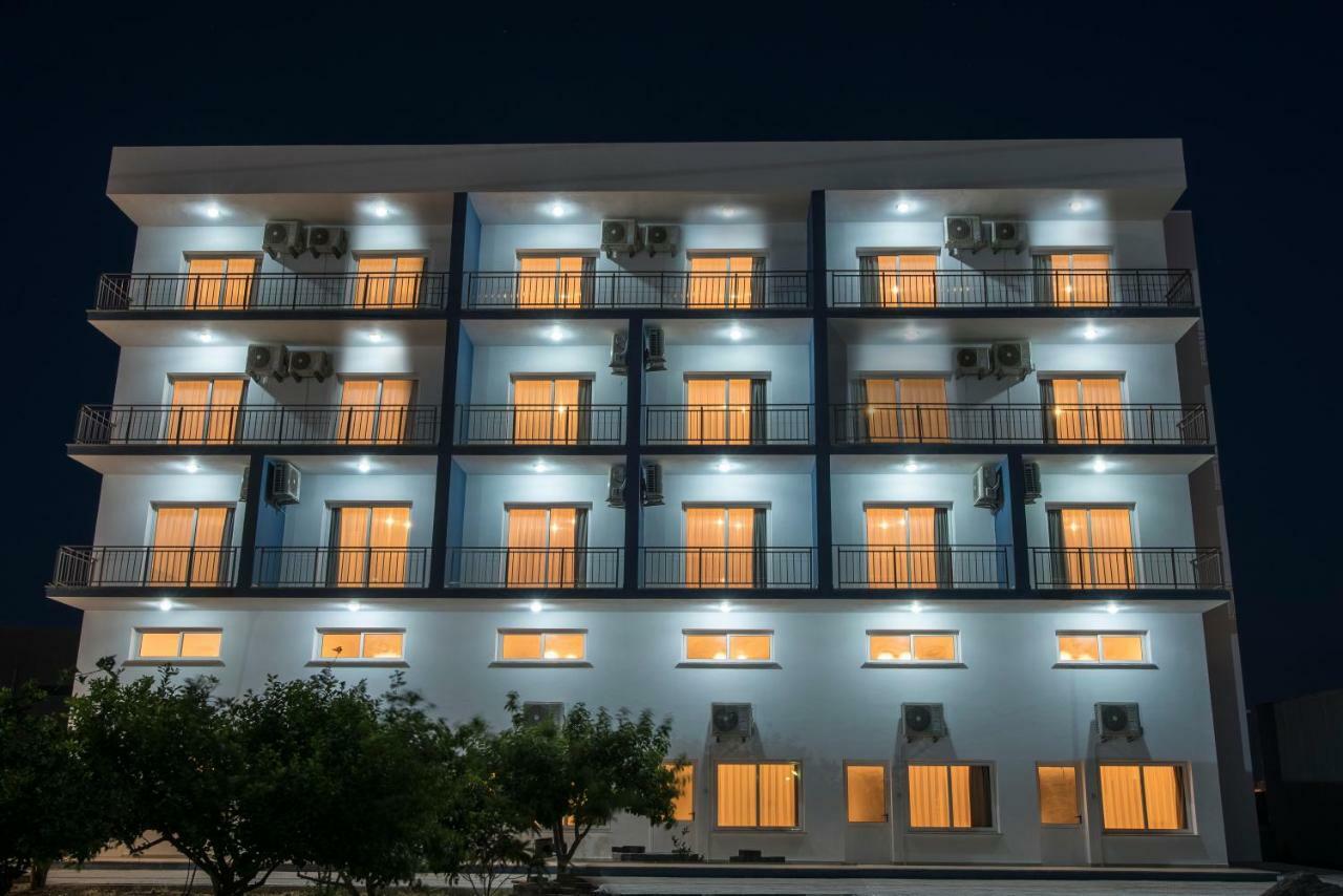 Deniz Airport Suites Nikosia Bagian luar foto