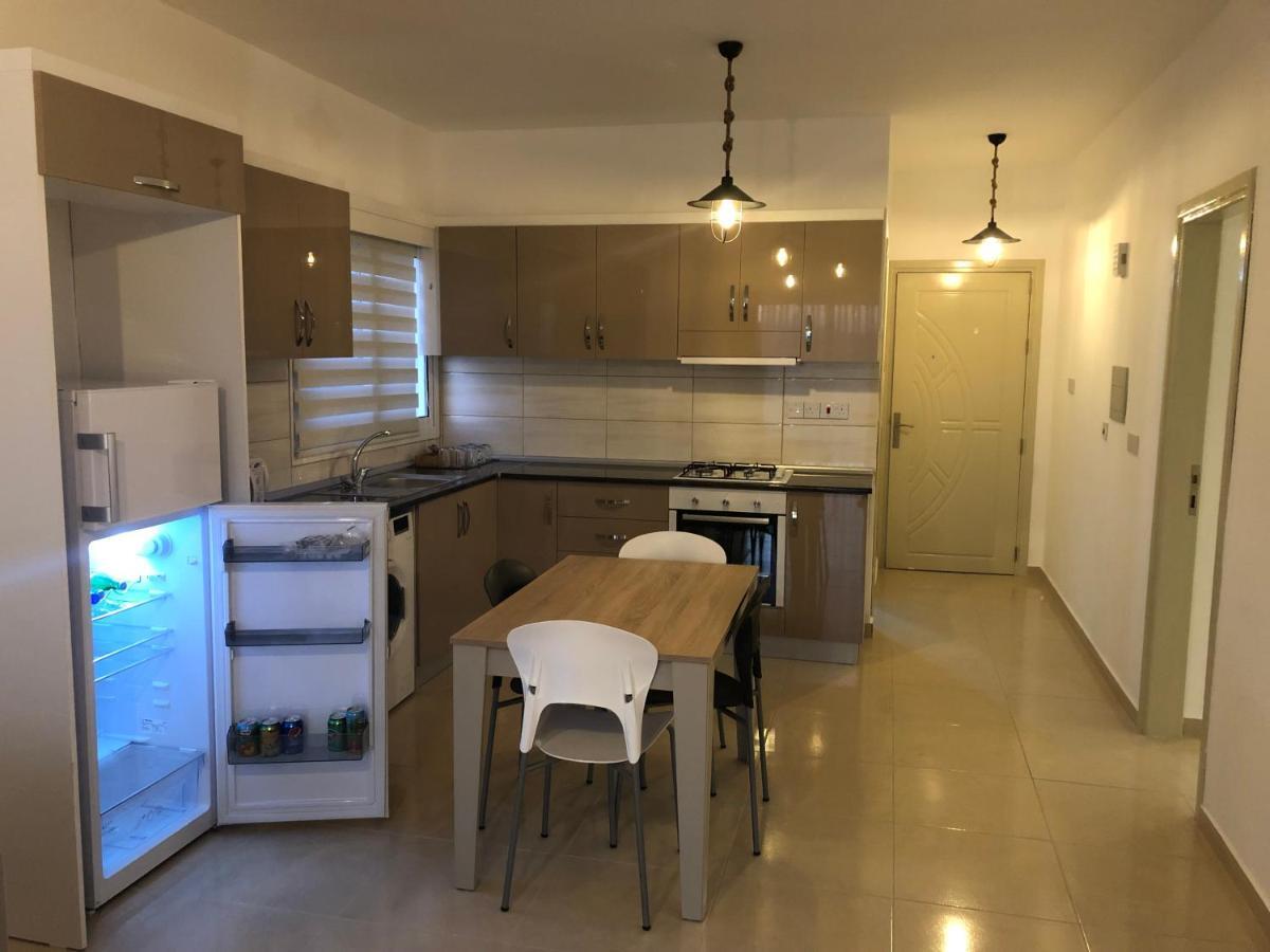 Deniz Airport Suites Nikosia Bagian luar foto