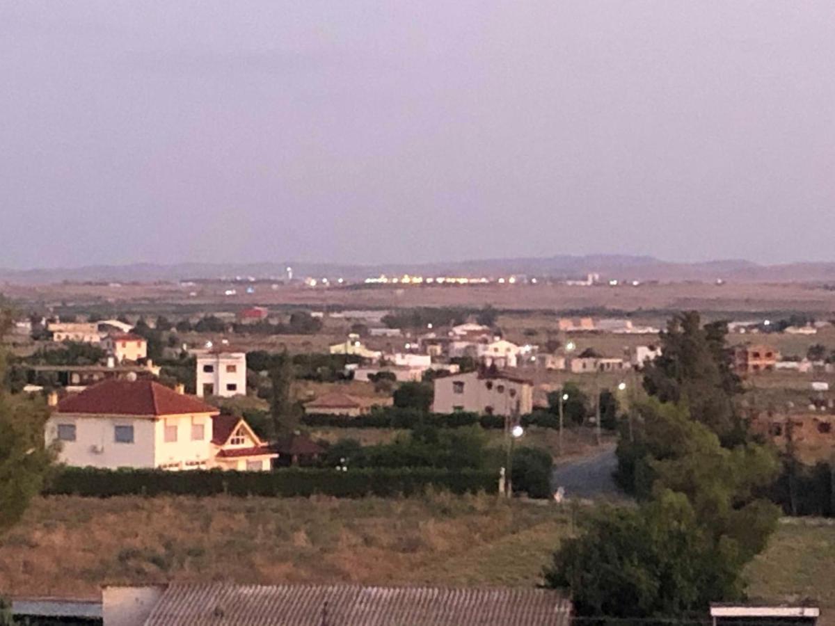 Deniz Airport Suites Nikosia Bagian luar foto