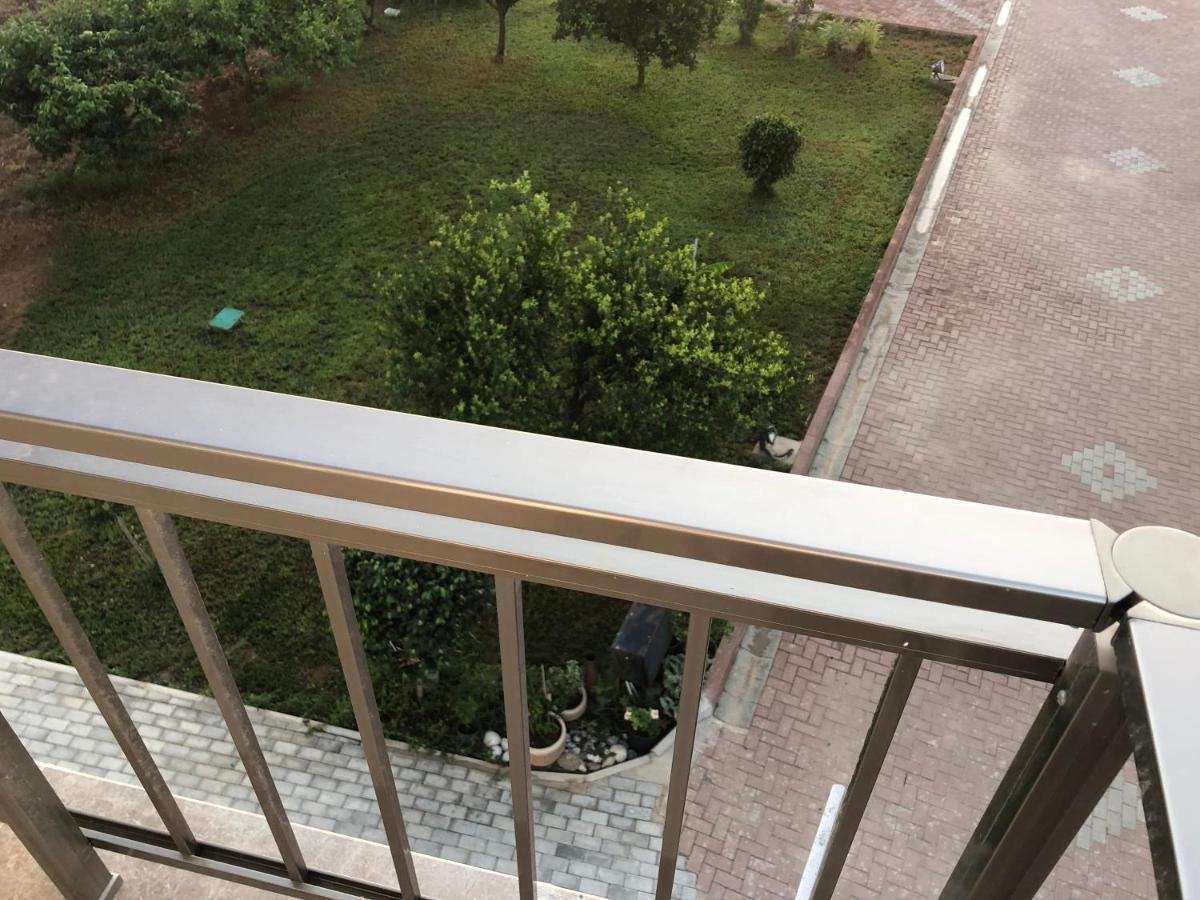 Deniz Airport Suites Nikosia Bagian luar foto