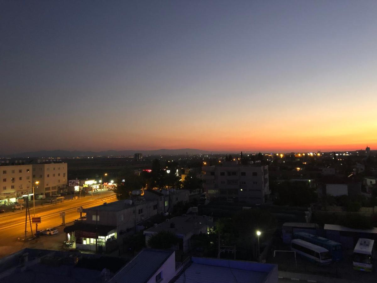 Deniz Airport Suites Nikosia Bagian luar foto